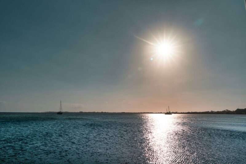 Uomo Scopre Detriti Spaziali Mentre si Immerge in un’Isola Remota