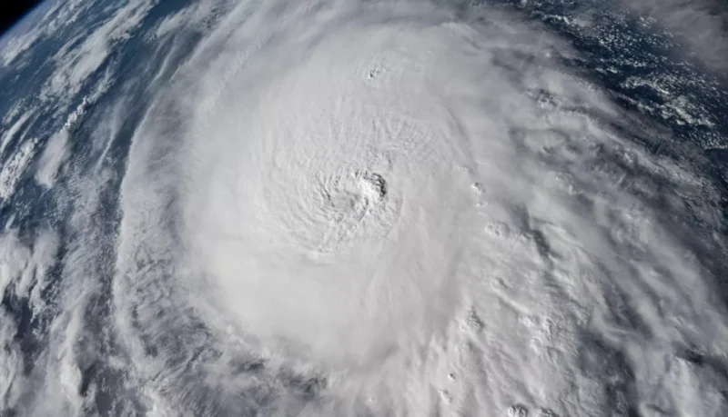 Uragano Milton Devasta la Florida: Milioni Senza Corrente e Tornado Mortali