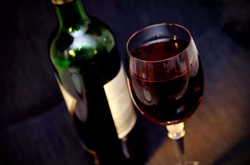 Donne e Vino: L’Impatto delle Etichette sull’Acquisto