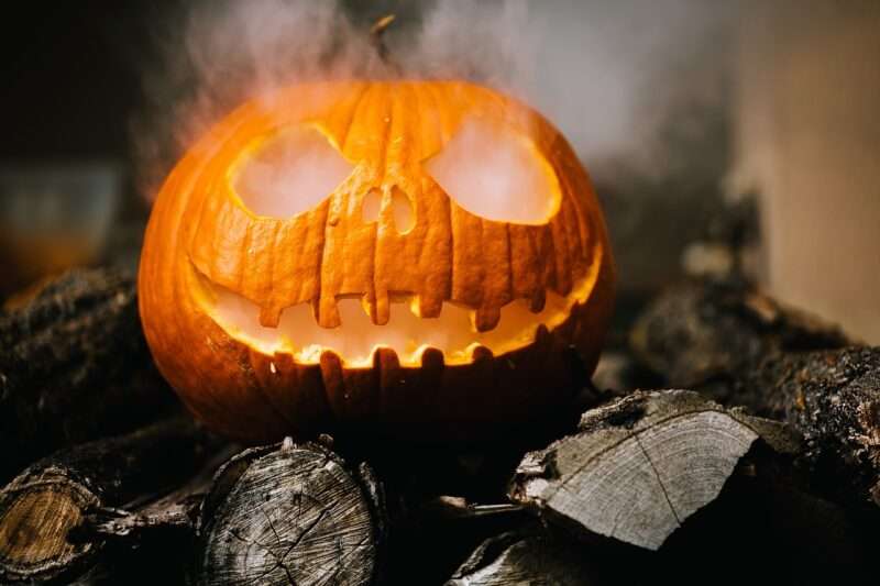 Halloween: Dalle Antiche Tradizioni Celtiche a una Festa Modernissima