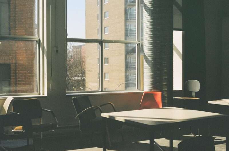 Come le Pause Brevi col Cellulare in Classe Possono Migliorare i Voti e Ridurre le Distrazioni