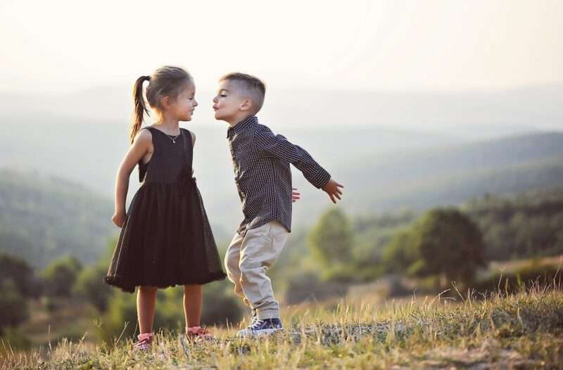 Giocare nella terra: il segreto per un sistema immunitario forte nei bambini