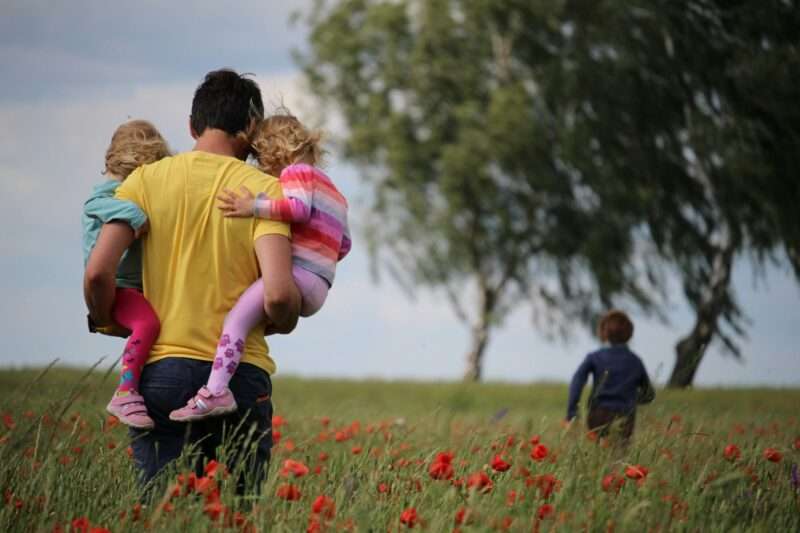 Da una Cucciolata a Due: La Storia Evolutiva dei Gemelli nei Primati