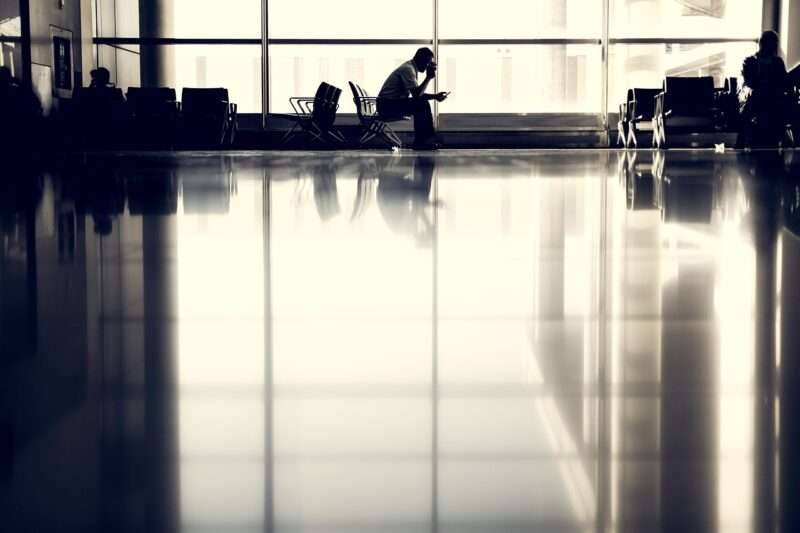 Perché gli aeroporti cambiano il nostro comportamento?
