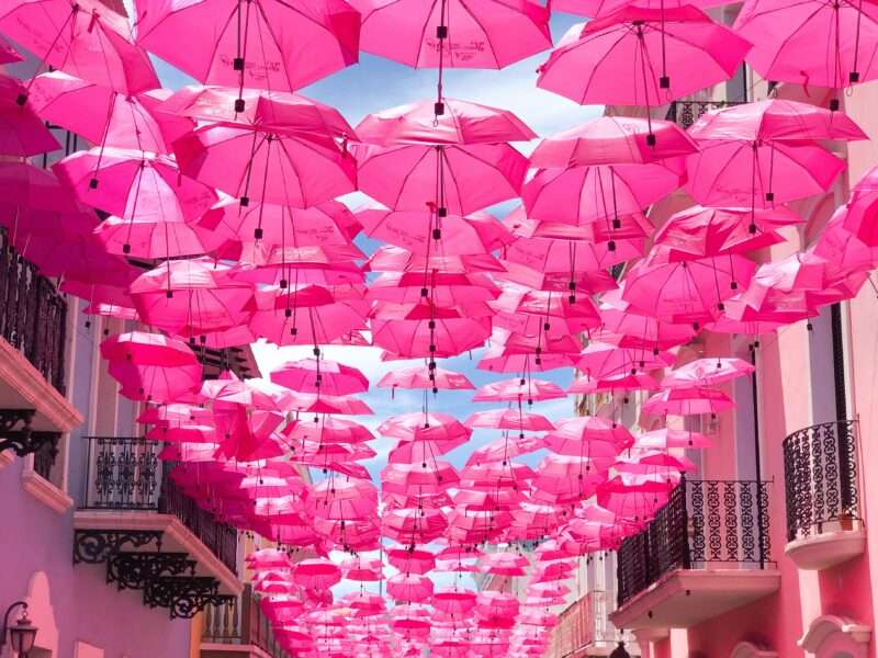 Perché i marchi amano il rosa? Il colore che conquista il marketing