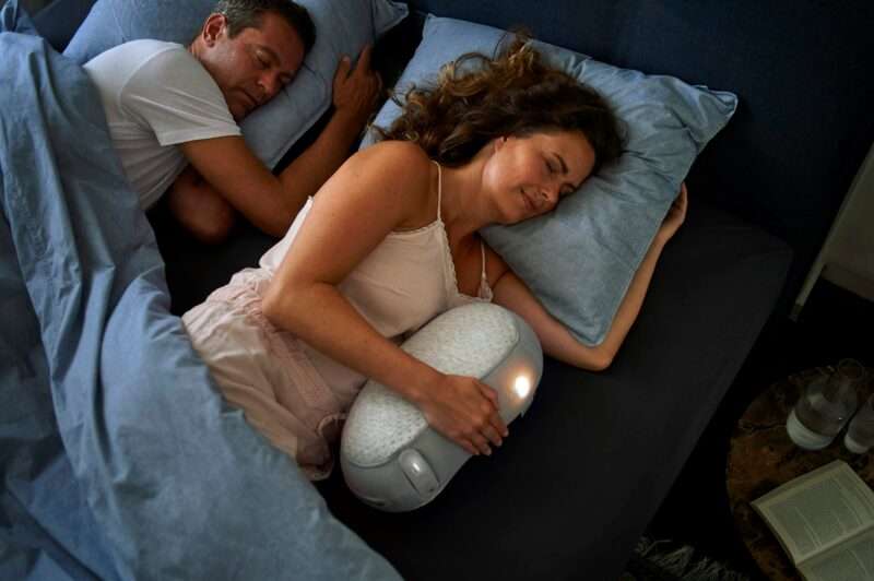 Dormire da soli o con qualcun altro? Uno studio rivela cosa è meglio per la tua salute