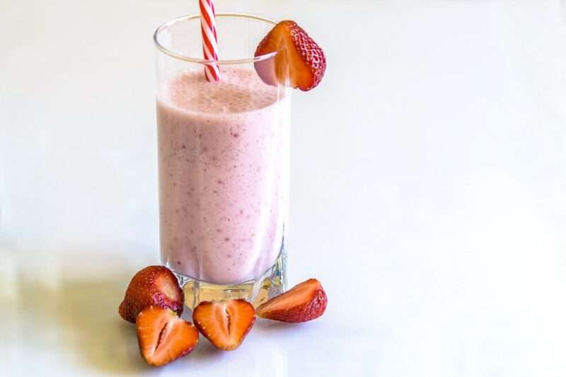 Kefir vs Yogurt: differenze, benefici e quale scegliere