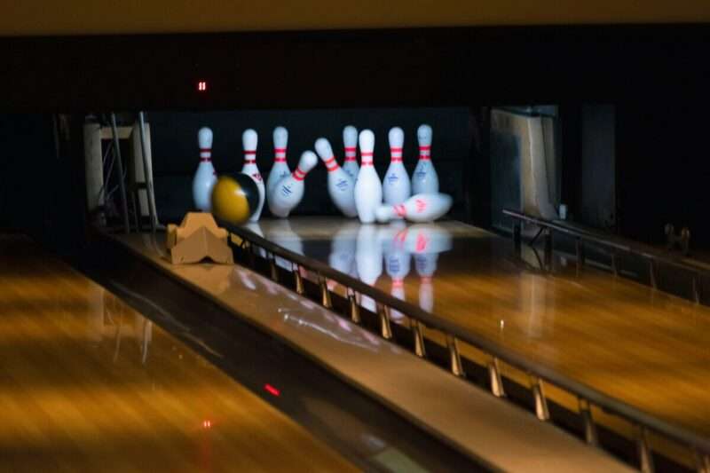 Come fare strike nel bowling? Ce lo spiega la matematica (e la fisica)
