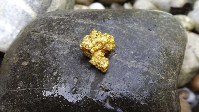 Tesoro da 4 kg d’oro scoperto per caso sui Monti dei Giganti