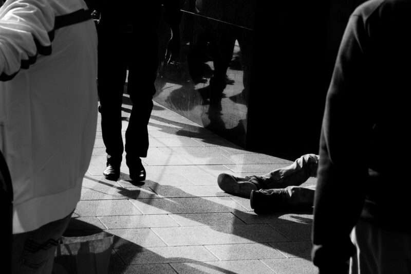 Peniafobia: perché i giovani hanno sempre più paura di diventare poveri