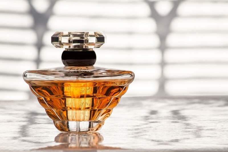 Profumi e salute: cosa succede davvero quando li usiamo