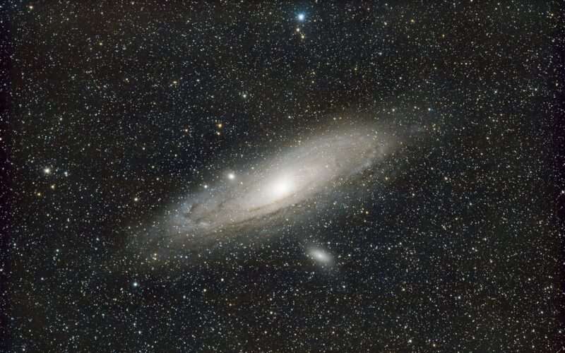 Scontro cosmico: un buco nero colpisce una galassia e blocca la nascita di nuove stelle