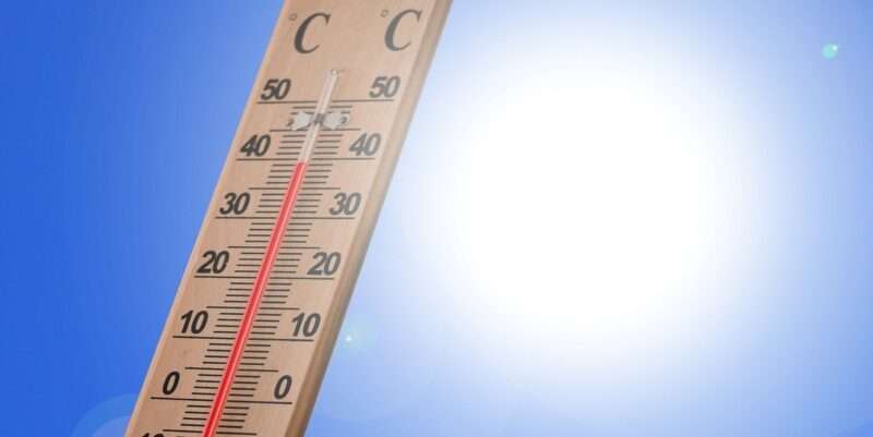 Smartwatch e tetti riflettenti contro le ondate di calore: le nuove soluzioni per salvare vite