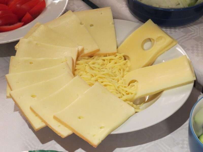 Il formaggio prima di dormire può provocare incubi? La scienza risponde