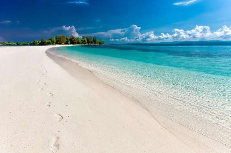 Perché una giornata in spiaggia ci sfinisce: lo dice la scienza