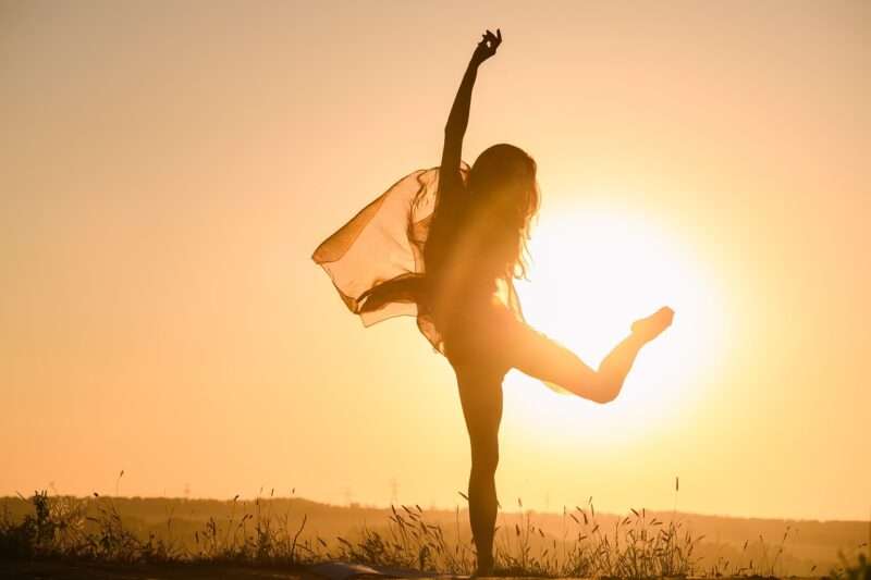 Danza intergenerazionale: il ballo che unisce giovani e anziani