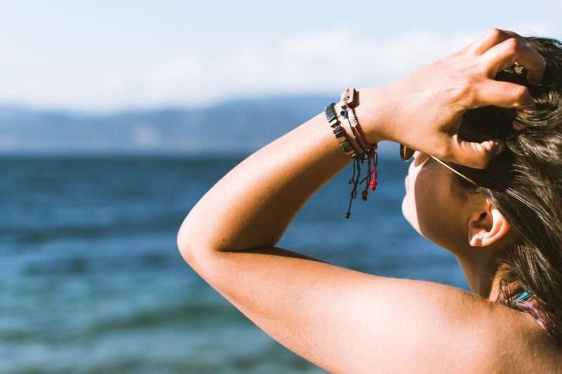 Sì, puoi abbronzarti all’ombra: 13 falsi miti sul sole