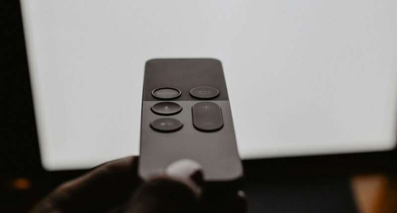 Maratone di serie TV: lo studio che ribalta i pregiudizi sul binge-watching