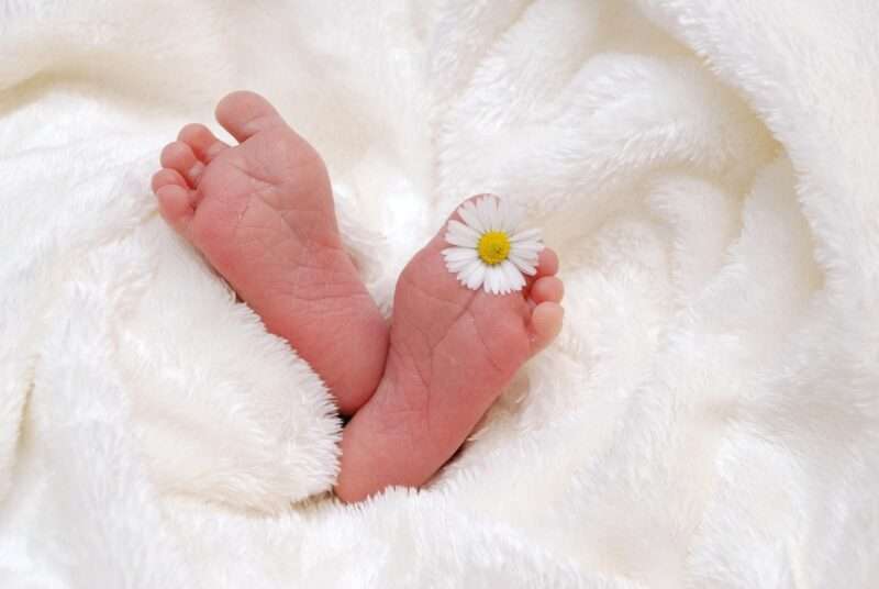 Neonati giganti: quando la genetica e lo stile di vita sfidano la bilancia