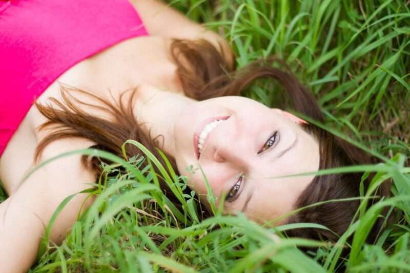 Come riconoscere un sorriso falso: i segnali che svelano la verità