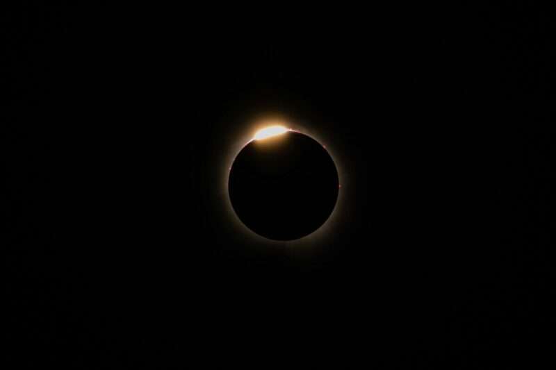 Aurore ai tropici e satelliti in crisi: cosa è davvero accaduto durante la super tempesta solare del 2024