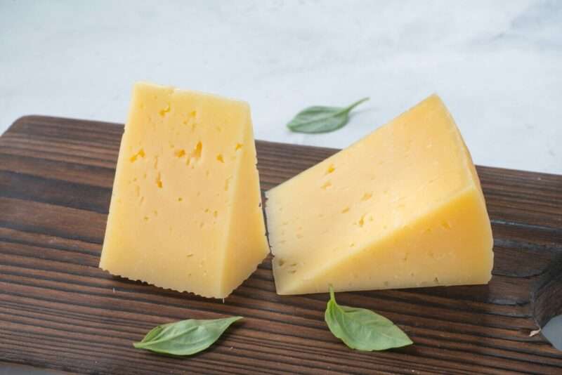 Mangiare formaggio riduce il rischio di demenza? Cosa dice la scienza