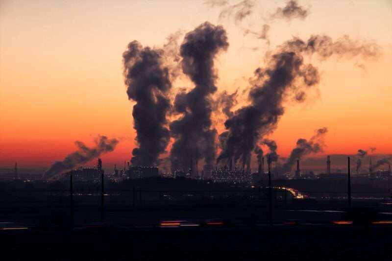 Smog e cuore: lo studio italiano conferma che l’inquinamento atmosferico aumenta davvero il rischio cardiovascolare
