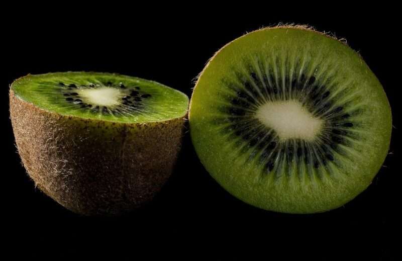 Perché non dovresti sbucciare il kiwi: i benefici della buccia