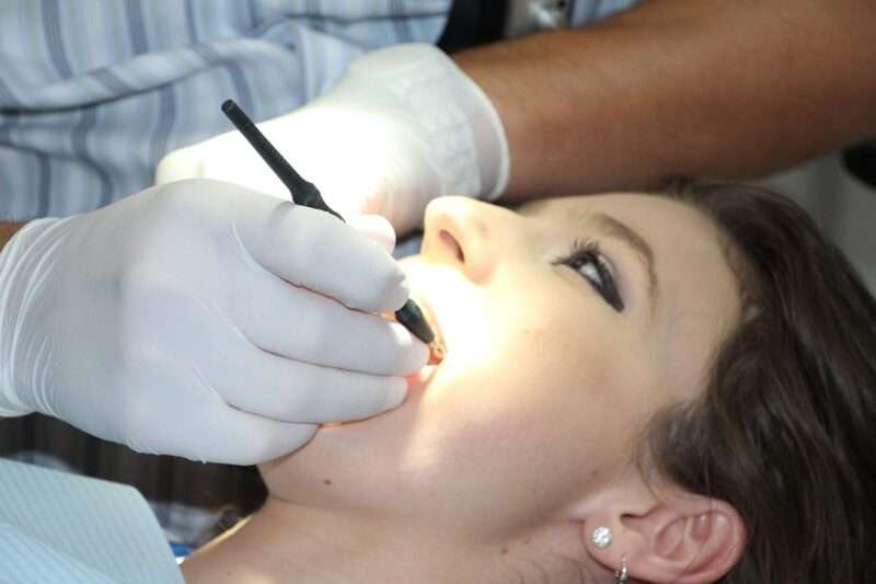 Nuovo gel inglese rigenera lo smalto dei denti: una rivoluzione nella cura dentale