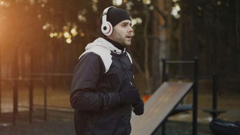 Tecnologia musicale adattiva: come la musica “intelligente” trasforma l’allenamento in un’esperienza motivante