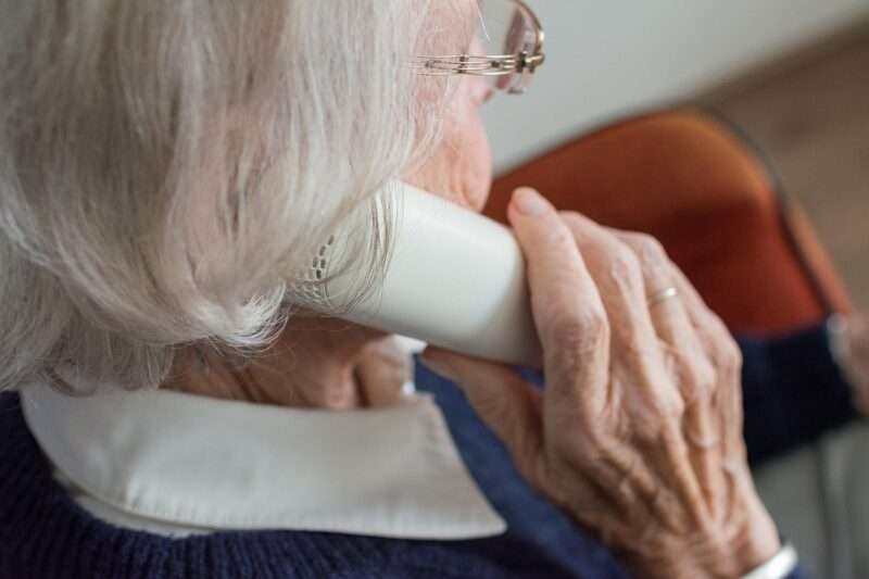 Capelli grigi e rischio di tumore: cosa dicono davvero gli studi