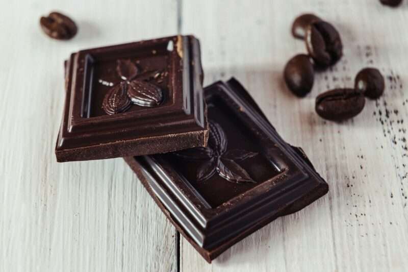Trovato nel cioccolato fondente l’ingrediente che potrebbe rallentare l’invecchiamento