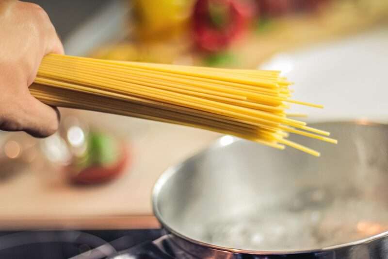 È “oro liquido”: perché non dovresti mai buttare l’acqua della pasta