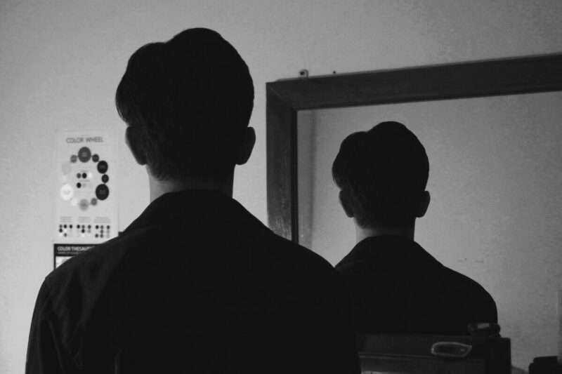 Linguaggio e disturbi della personalità: cosa rivela il modo di parlare