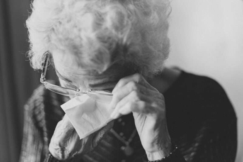 Occhiali intelligenti contro l’Alzheimer: come la tecnologia aiuta memoria, sicurezza e autonomia