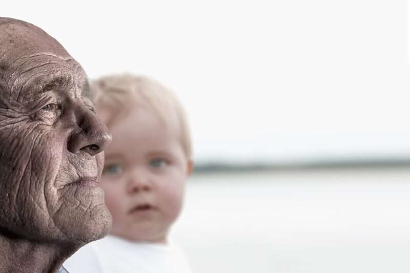 Come cambia il cervello con l’età: le 5 fasi chiave della vita