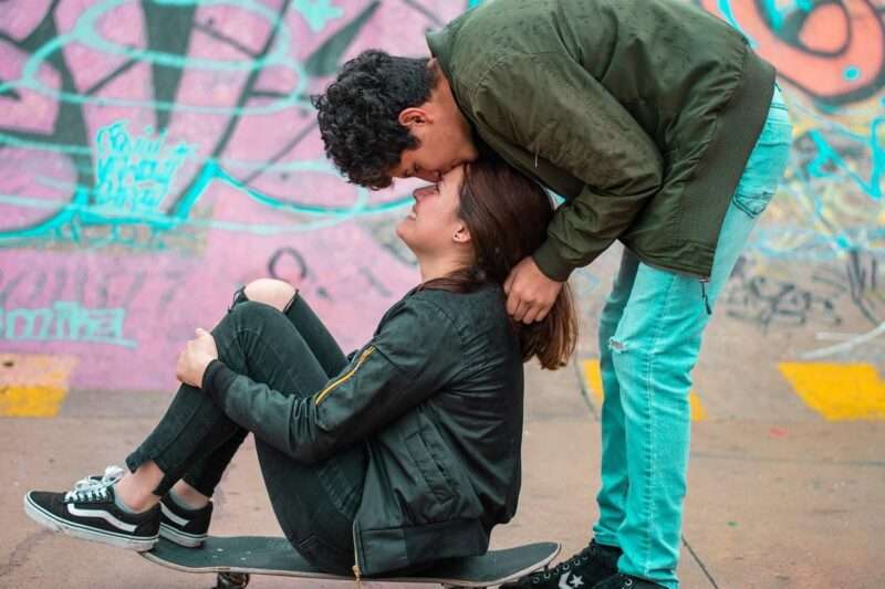 Hobosexual: quando l’amore diventa una strategia abitativa