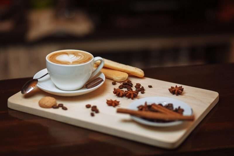 Tè e Caffè: Due Tazzine al Giorno per Proteggere il Cervello dalla Demenza