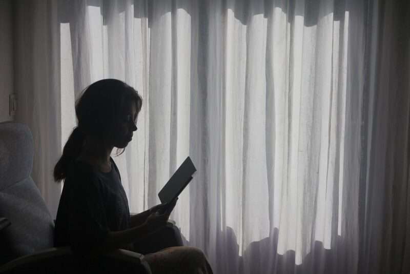 Leggere prima di dormire migliora il sonno profondo