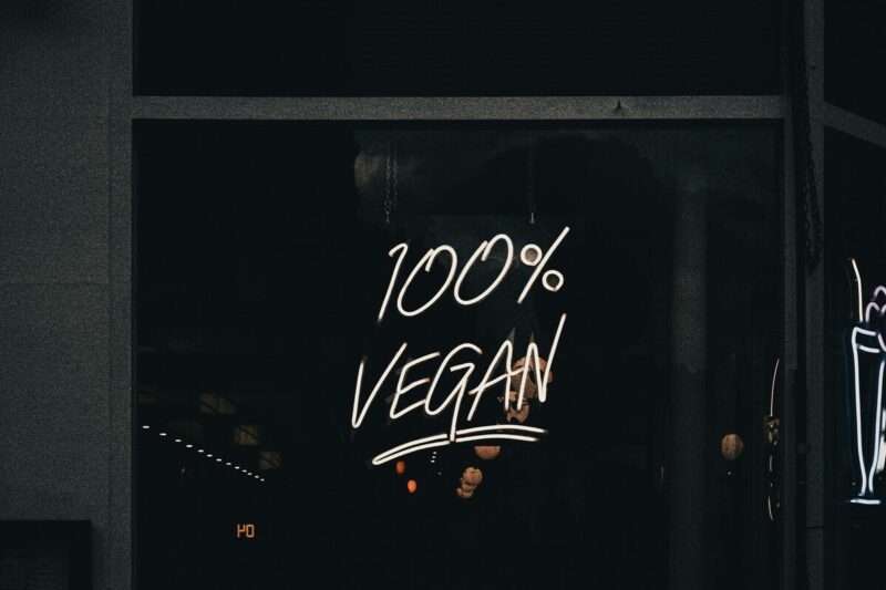 Bambini vegani: possono crescere come gli onnivori? La risposta della scienza