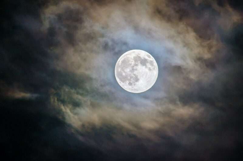 Il Mistero del Magnetismo Lunare è Risolto: Ecco come la Luna ha Perso il suo Cuore
