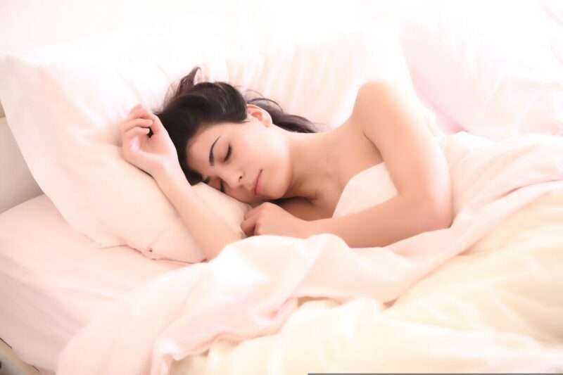 Rumore rosa e sonno: perché può peggiorare il riposo