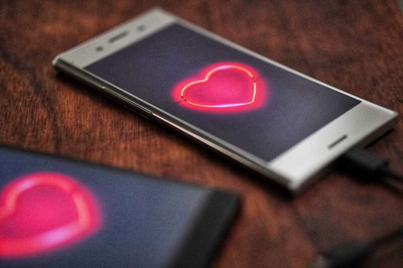 Il cestino rosa per fare nuove conoscenze: l’idea che sfida le dating app