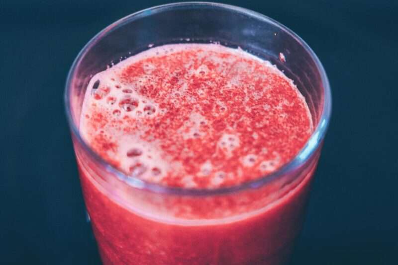 Il succo di barbabietola abbassa la pressione negli anziani in 2 settimane