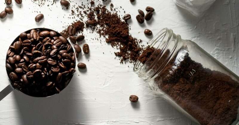 Caffè: usare i fondi come combustibile