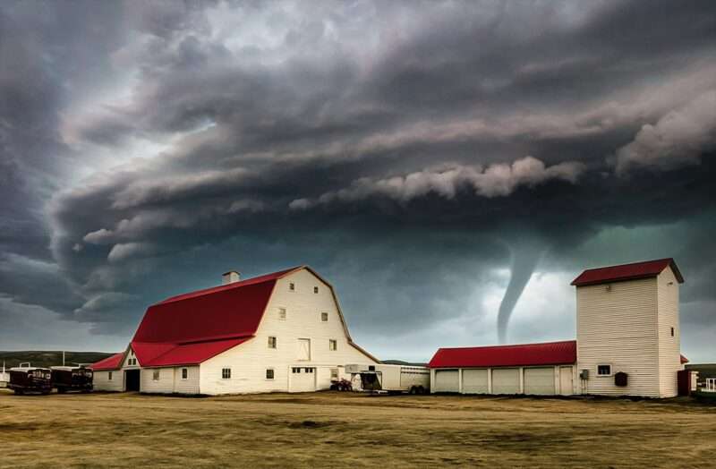 Entrare in un tornado: ecco cosa accade al corpo umano secondo gli esperti