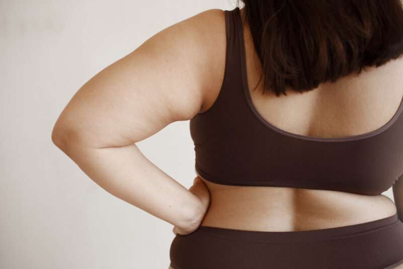 Obesità e salute metabolica: scoperta la molecola “spia” che diminuisce con l’aumento del grasso corporeo