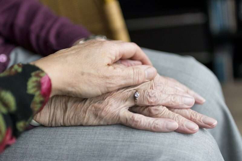 Grandma Nails: la manicure vintage che conquista la Gen Z