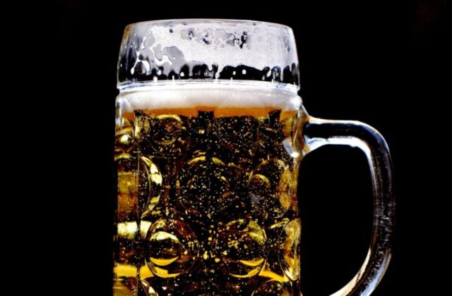 Smettere di bere non sempre basta: cosa succede al fegato danneggiato dall’alcol