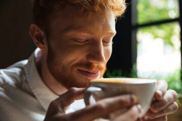Annusare il caffè può cambiare umore e attività cerebrale in soli 5 minuti: lo studio